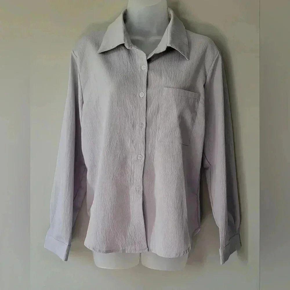 Size LARGE Women's Textured light silvery Gray Button Down Collared Shirt